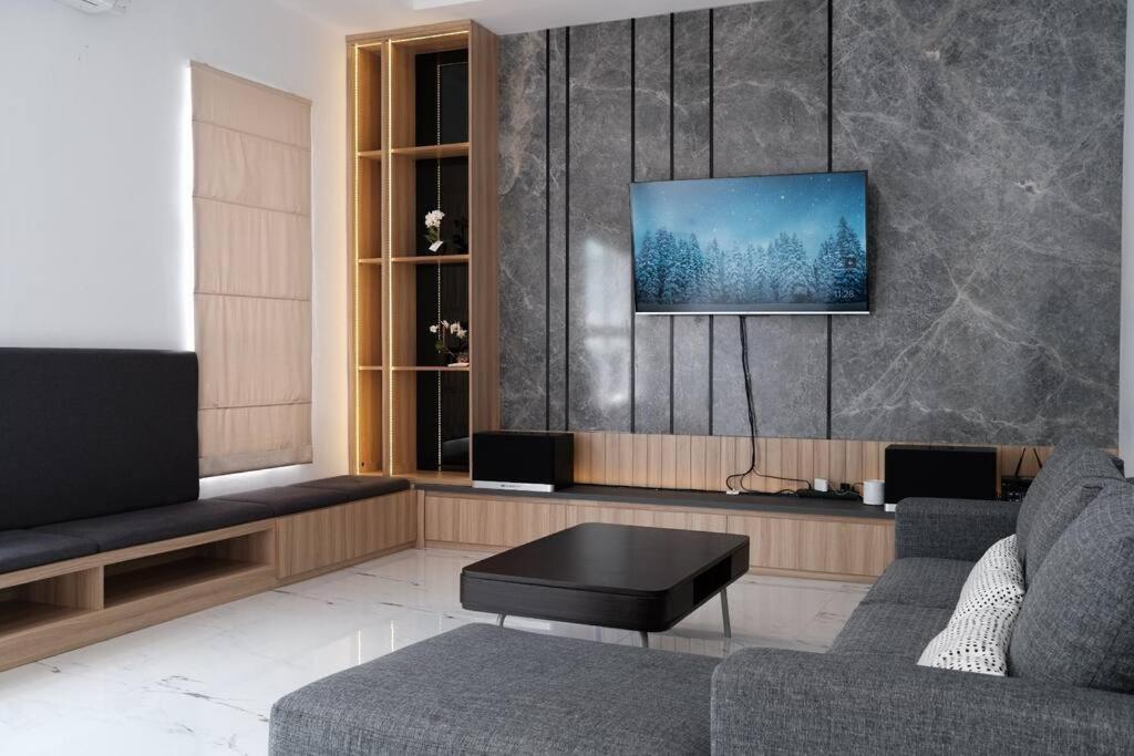 Villa 55 With Pool, Karaoke And Rooftop Bogor Exterior photo